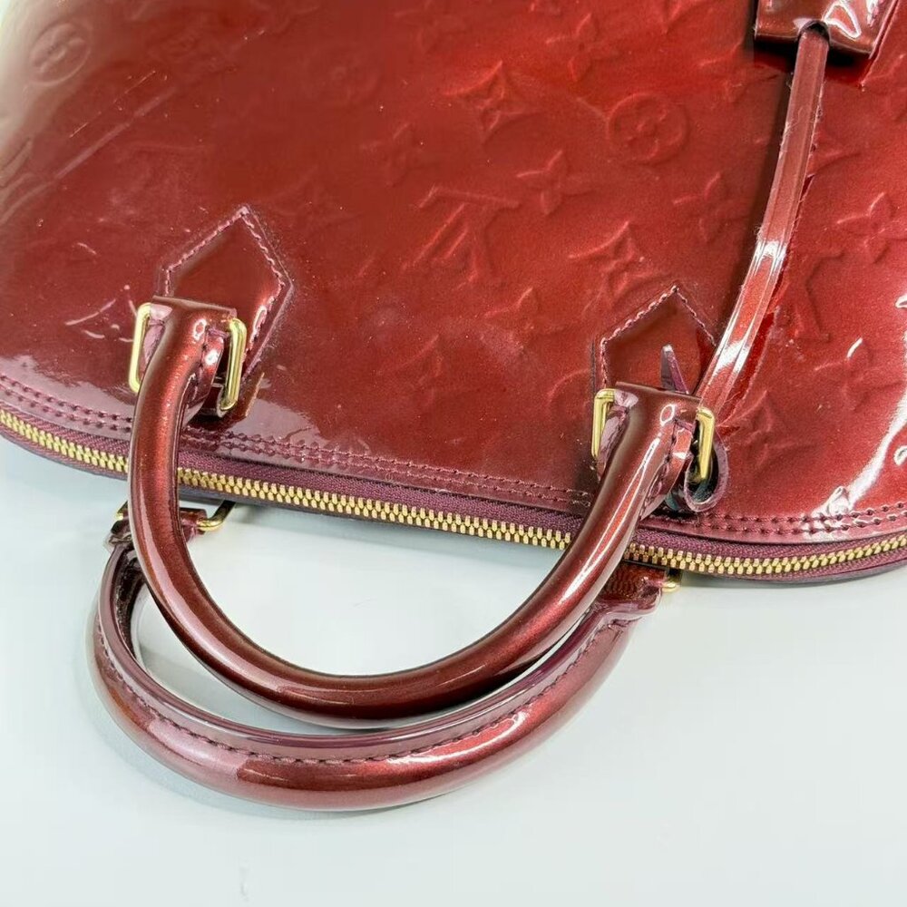 Louis Vuitton Burgundy Alma PM Bag with Classic Monogram Pattern - Picture 6 of 8